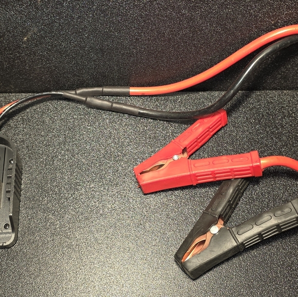 "Maki Blue" jump starter. Requires "Maki Blue" 18v battery. Buy 1 Get 1 Free. - Picture 4 of 5